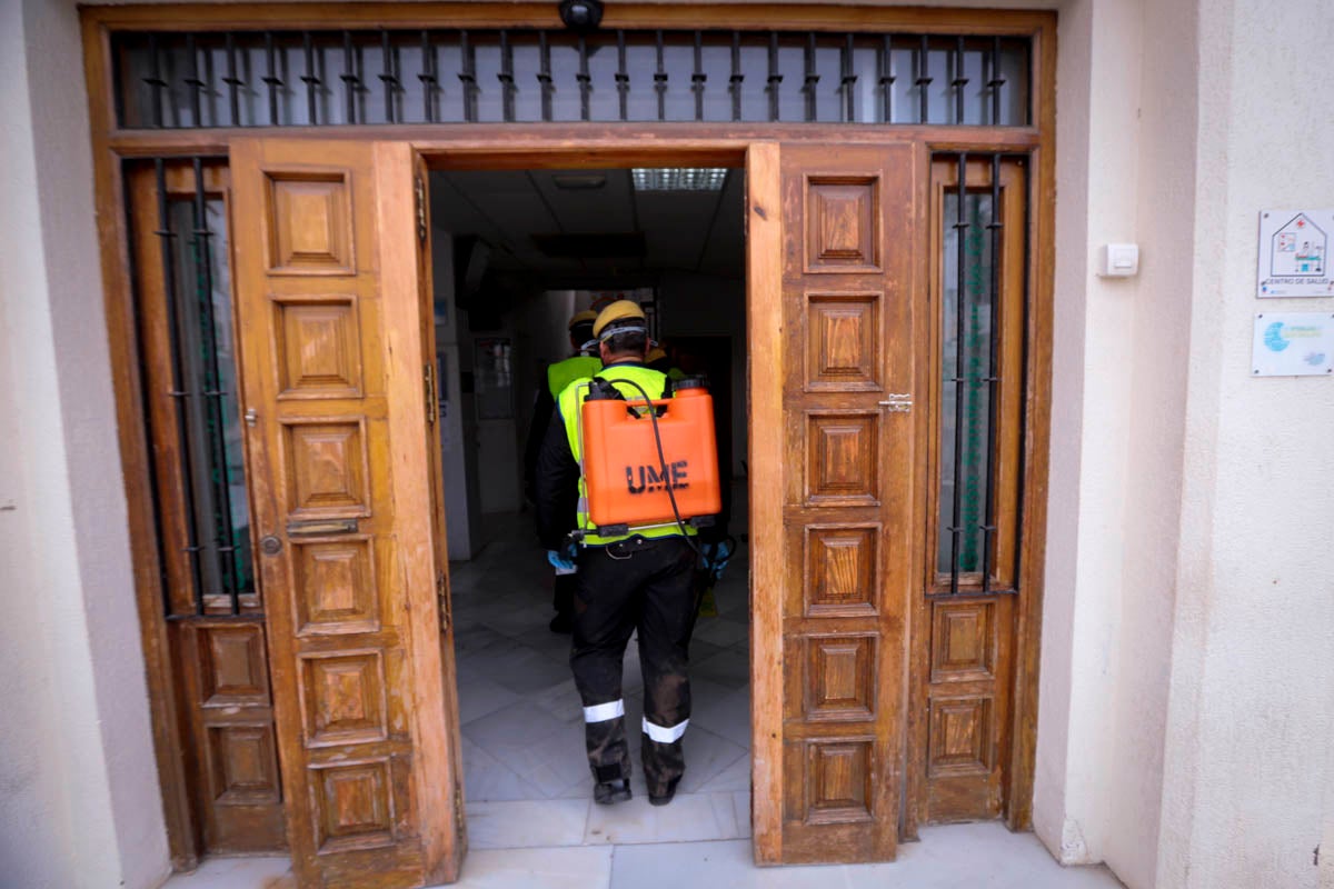 La UME contingúa así con sus labores de desinfección y tomando presencia en las calles de diferentes municipios de la comarca