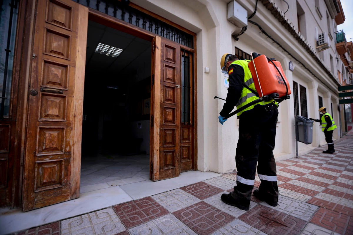 La UME contingúa así con sus labores de desinfección y tomando presencia en las calles de diferentes municipios de la comarca