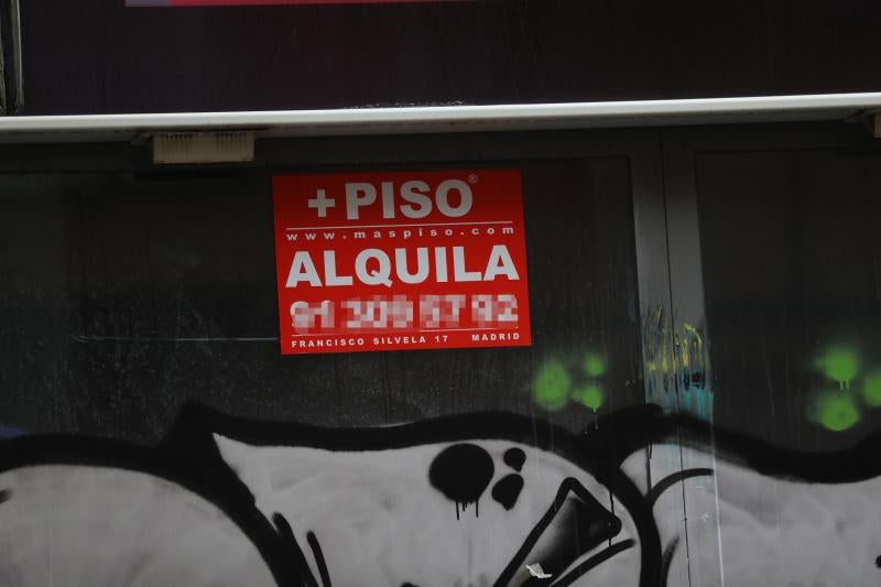 Cartel de alquiler en un inmueble.
