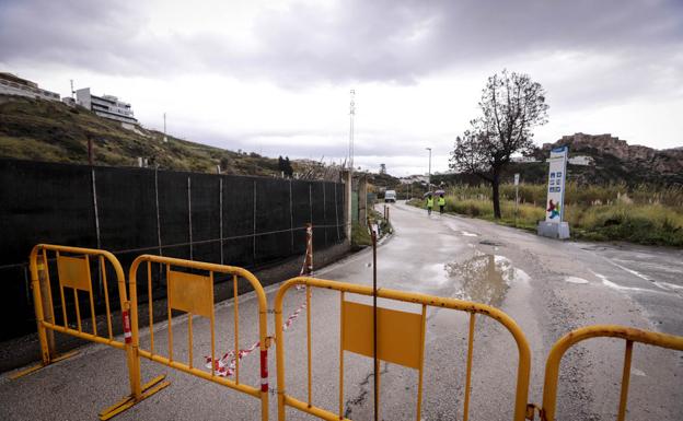 Imagen. Salobreña, confinada por tres partes. 