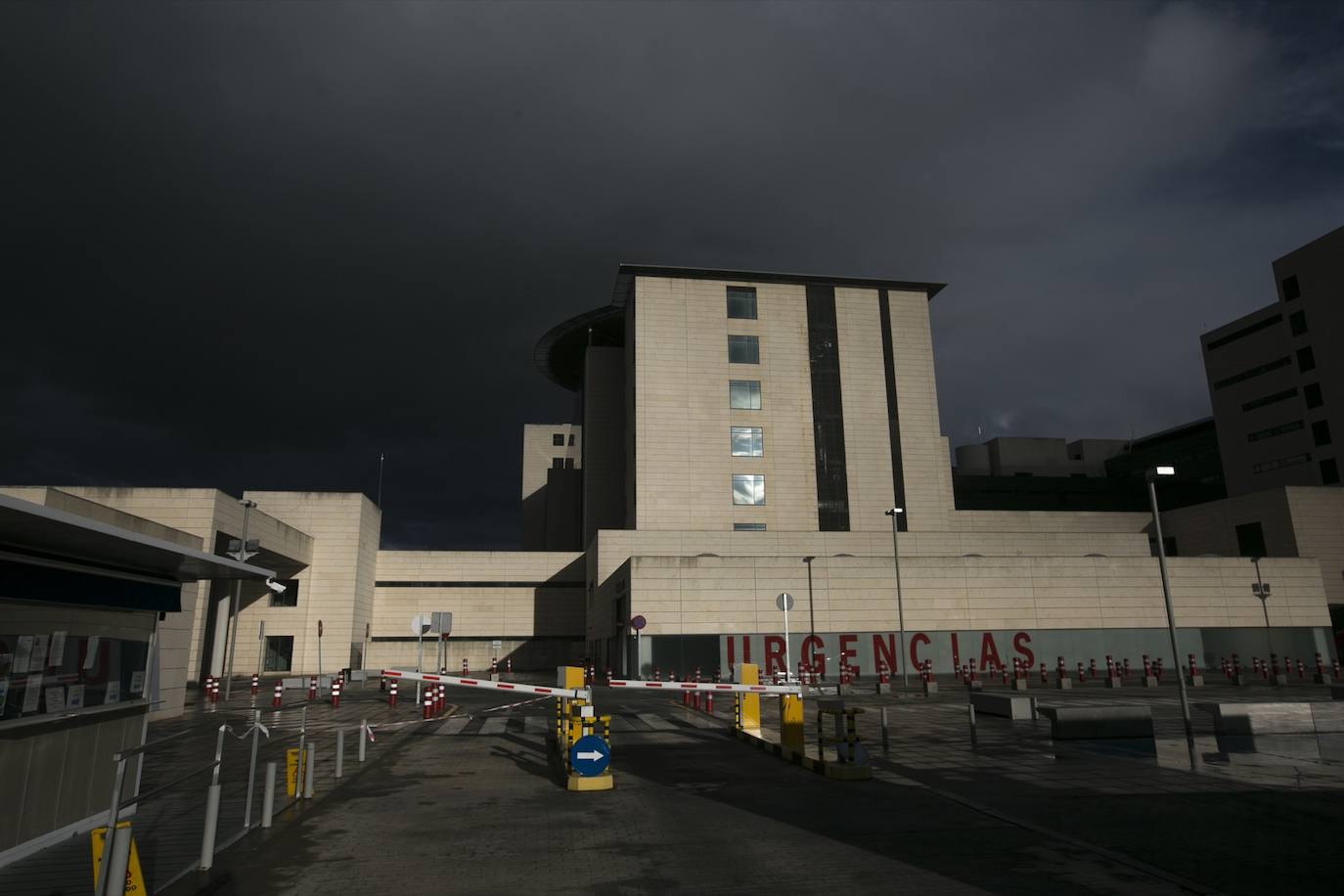 Las nuevas restricciones a la movilidad se hacen notar en las calles y plazas de la capital