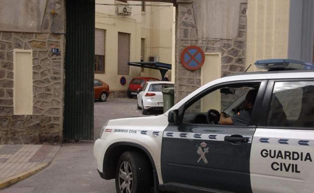 Roba en una fábrica de Fonelas y en un cortijo de Gor y lo detienen en su casa gracias al confinamiento