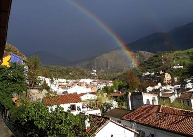 Imagen secundaria 1 - Algunas de las instantáneas enviadas por los vecinos.