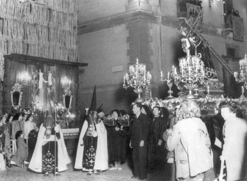 Altar al paso del Vía Crucis