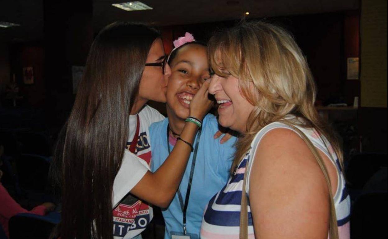 Recibimiento a una de las niñas en Jaén el año pasado.