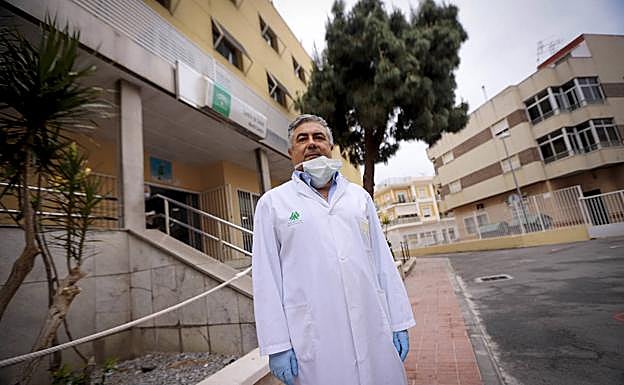 El sanitario, en su primer día de jubilación