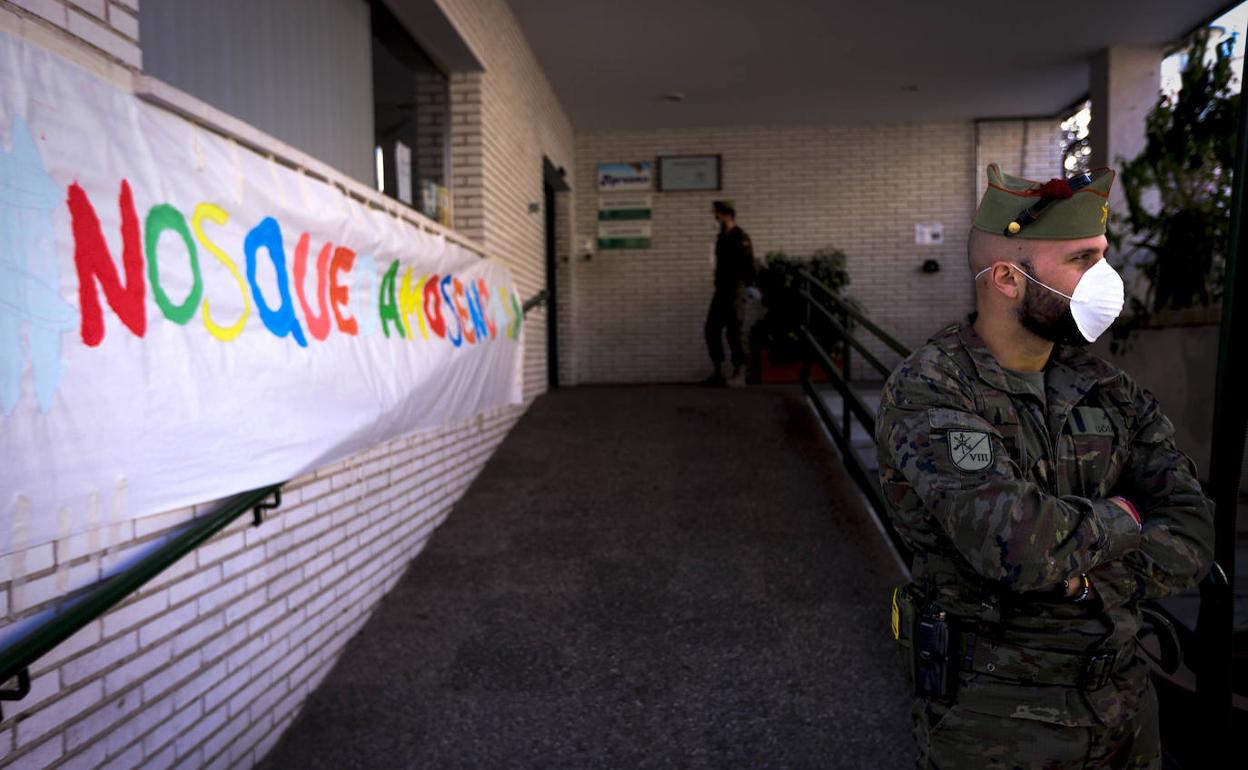 La Legión estuvo hace unos días en la residencia de Aprosmo.