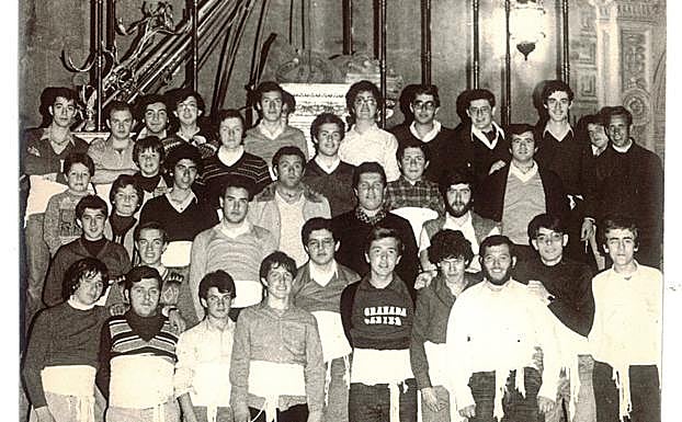 La llegada de los hermanos costaleros