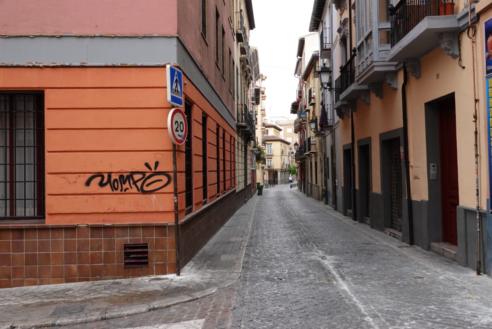 Dentro de la cuarentena, Granada sigue viviendo su Semana Santa más inusual