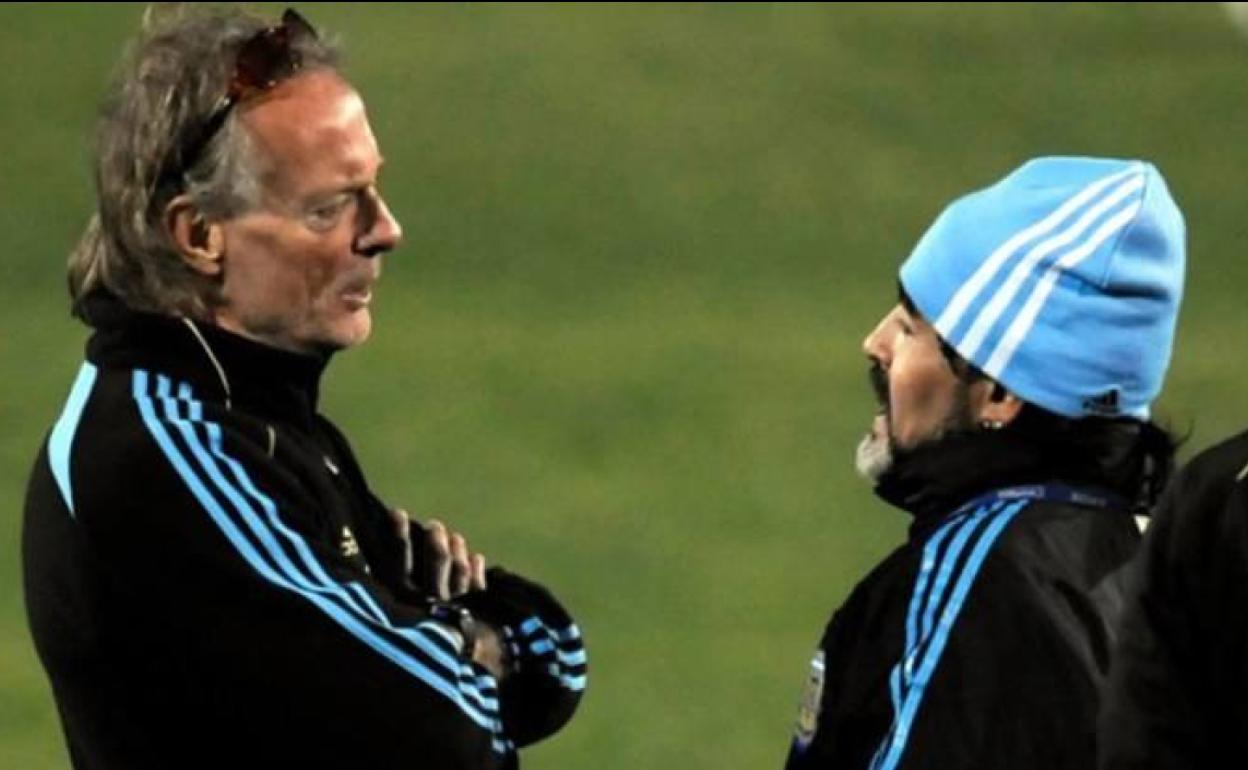 Signorini y Maradona, cuando compartieron cuerpo técnico al frente de la Selección argentina. 