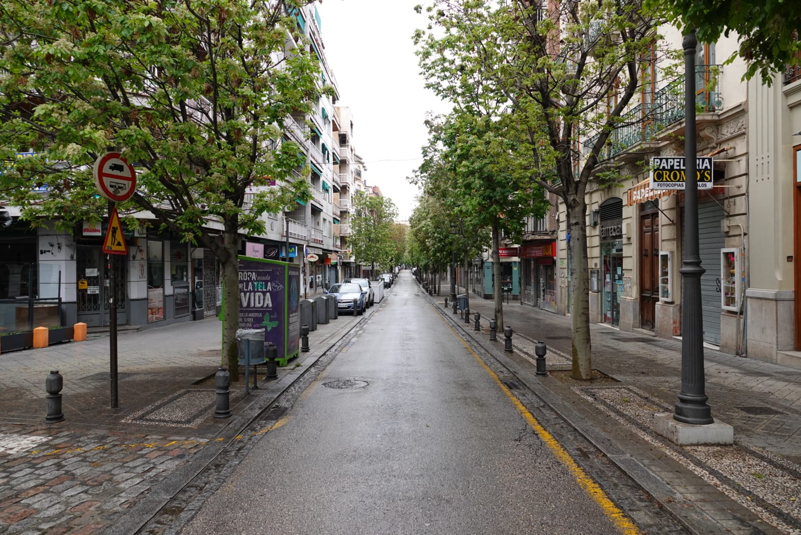 La jornada festiva, con la mayoría de supermercados cerrados, sumada al estado de alarma, deja el Viernes Santo más desértico que se recuerda en la ciudad