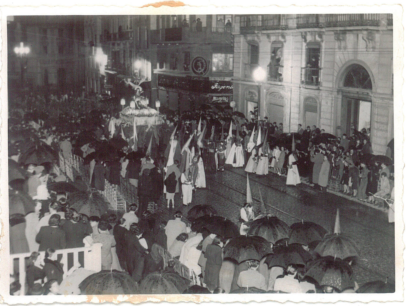 Santa María de la Alhambra en Reyes Católicos en 1944