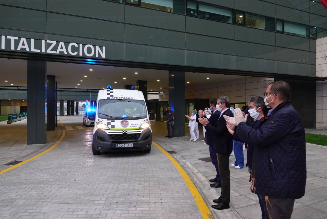 El instante se ha producido a las puertas del hospital del PTS 