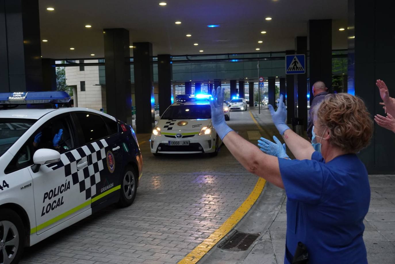 El instante se ha producido a las puertas del hospital del PTS 