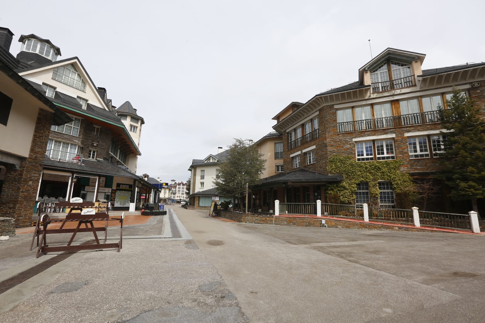 El aspecto de la zona dista mucho de ser el habitual. Sin embargo, ha recibido varios visitantes inesperados durante el estado de alarma