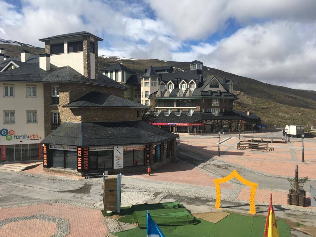 El aspecto de la zona dista mucho de ser el habitual. Sin embargo, ha recibido varios visitantes inesperados durante el estado de alarma