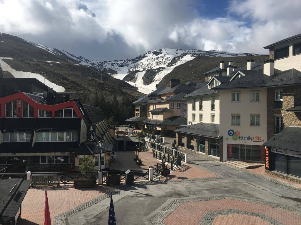 El aspecto de la zona dista mucho de ser el habitual. Sin embargo, ha recibido varios visitantes inesperados durante el estado de alarma