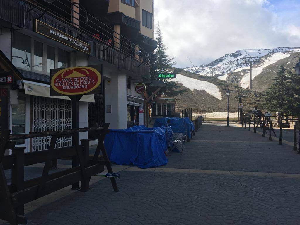 El aspecto de la zona dista mucho de ser el habitual. Sin embargo, ha recibido varios visitantes inesperados durante el estado de alarma