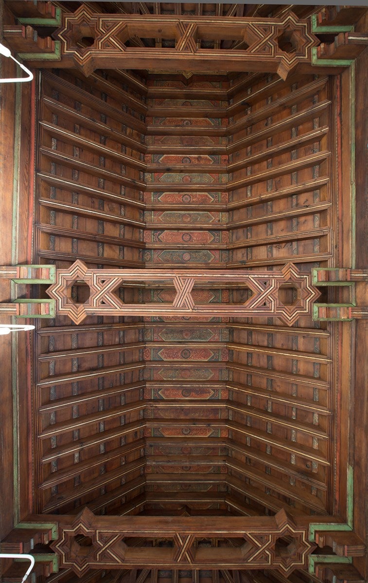 Casa Horno de Oro. La llamada Casa Morisca de la calle Horno de Oro es una pequeña casa nazarí de una sola planta, a la que se le añadió en el siglo XVI un segundo piso y permanece vacía