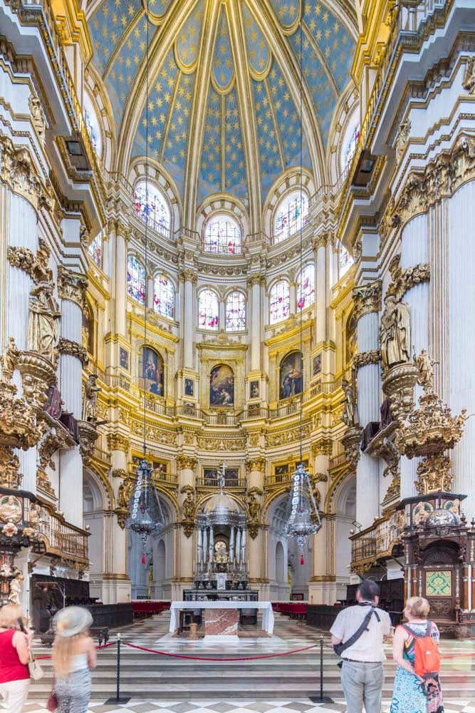 Catedral. La Catedral de Granada, otro edificio con varios siglos de antigüedad, tampoco se podrá ver sobre el terreno en este Día de los Monumentos
