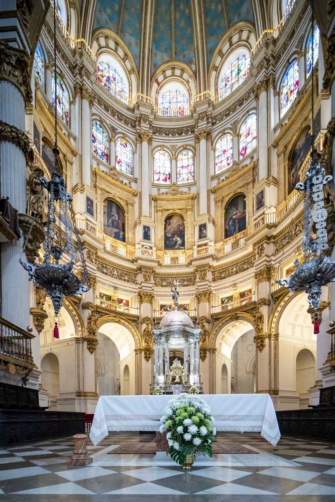 Catedral. La Catedral de Granada, otro edificio con varios siglos de antigüedad, tampoco se podrá ver sobre el terreno en este Día de los Monumentos
