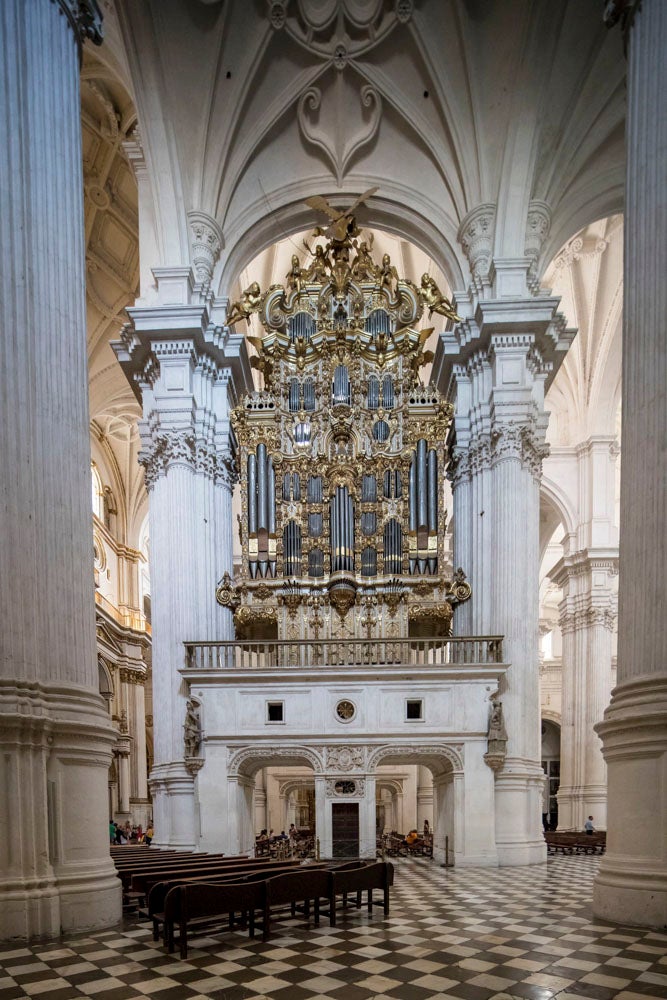 Catedral. La Catedral de Granada, otro edificio con varios siglos de antigüedad, tampoco se podrá ver sobre el terreno en este Día de los Monumentos