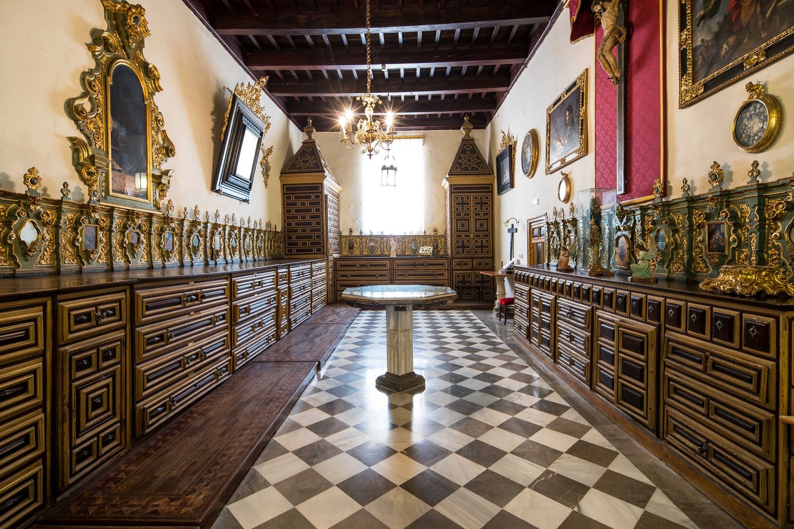 Abadía del Sacromonte. La antigua abadía, del siglo XVII, es otra pieza monumental cerrada al público por el coronavirus