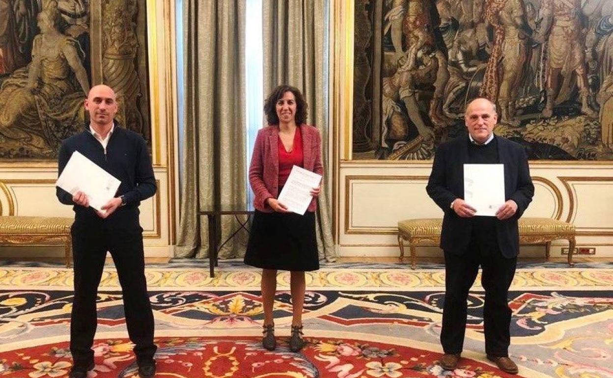 Luis Rubiales, Irene Lozano y Javier Tebas. 