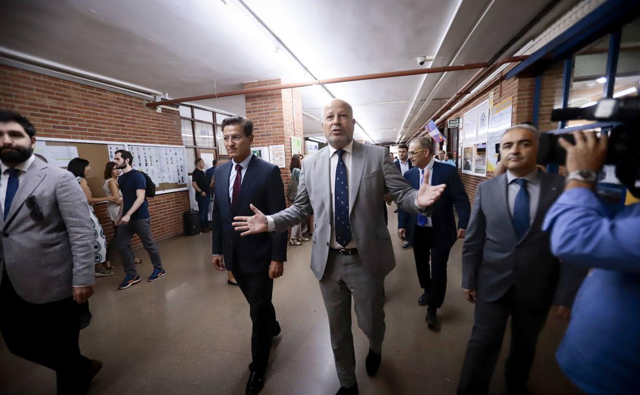 Javier Imbroda, en el inicio de curso en un centro motrileño.