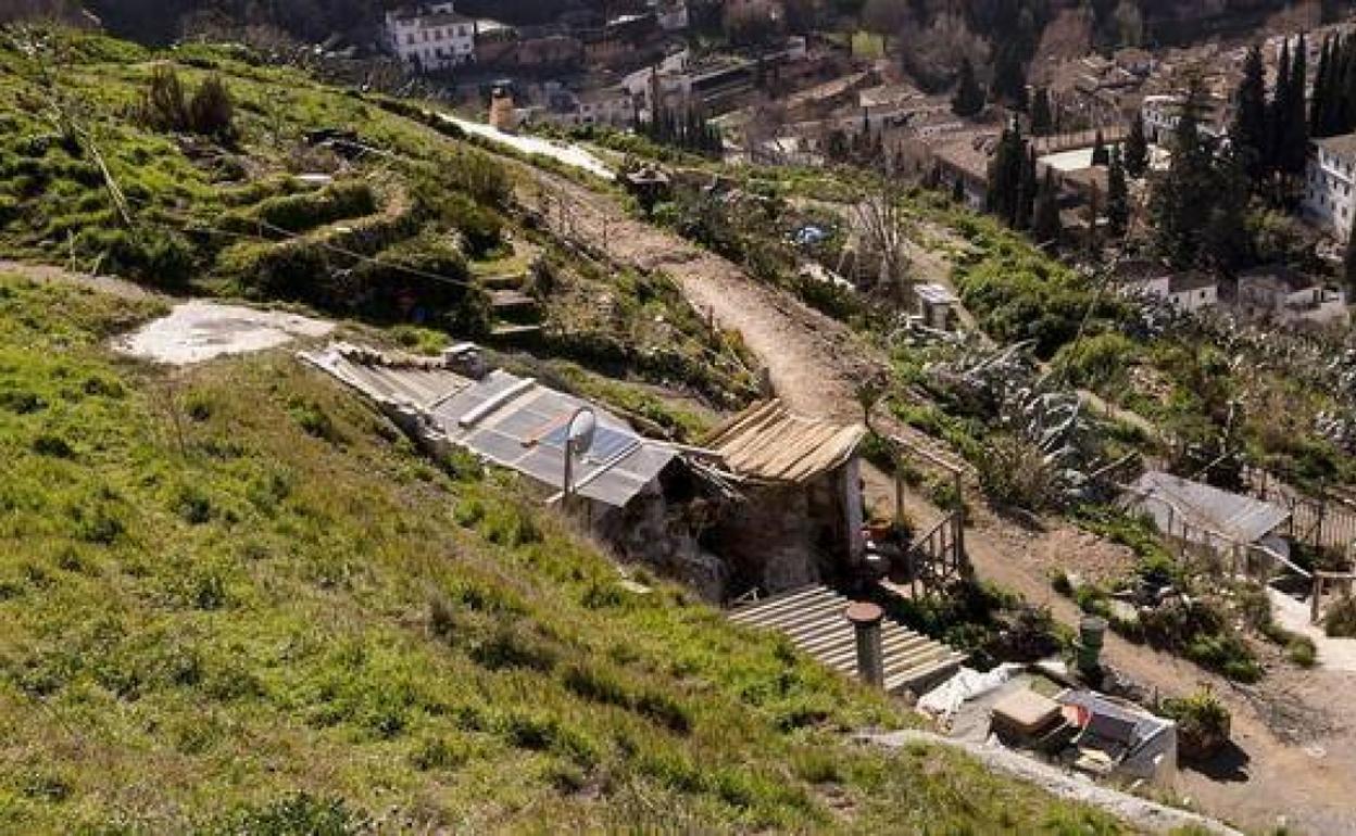 Granada | Aparecen huesos humanos en el techo de una cueva del Sacromonte