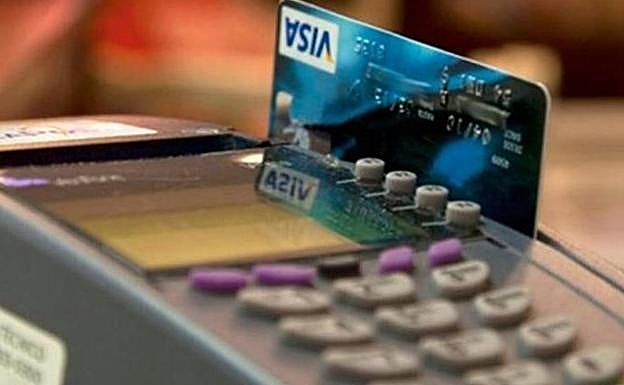 Un delincuente de Monachil estafa 800 euros a un amigo al robarle la tarjeta