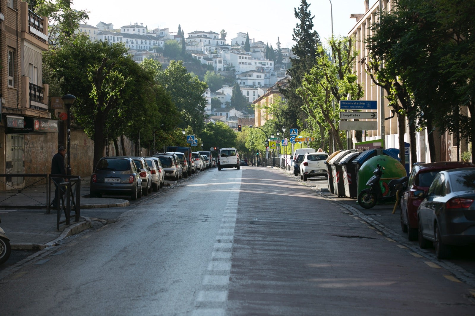 Este miércoles de cuarentena los granadinos tratan de hacer vida normal en una ciudad desértica