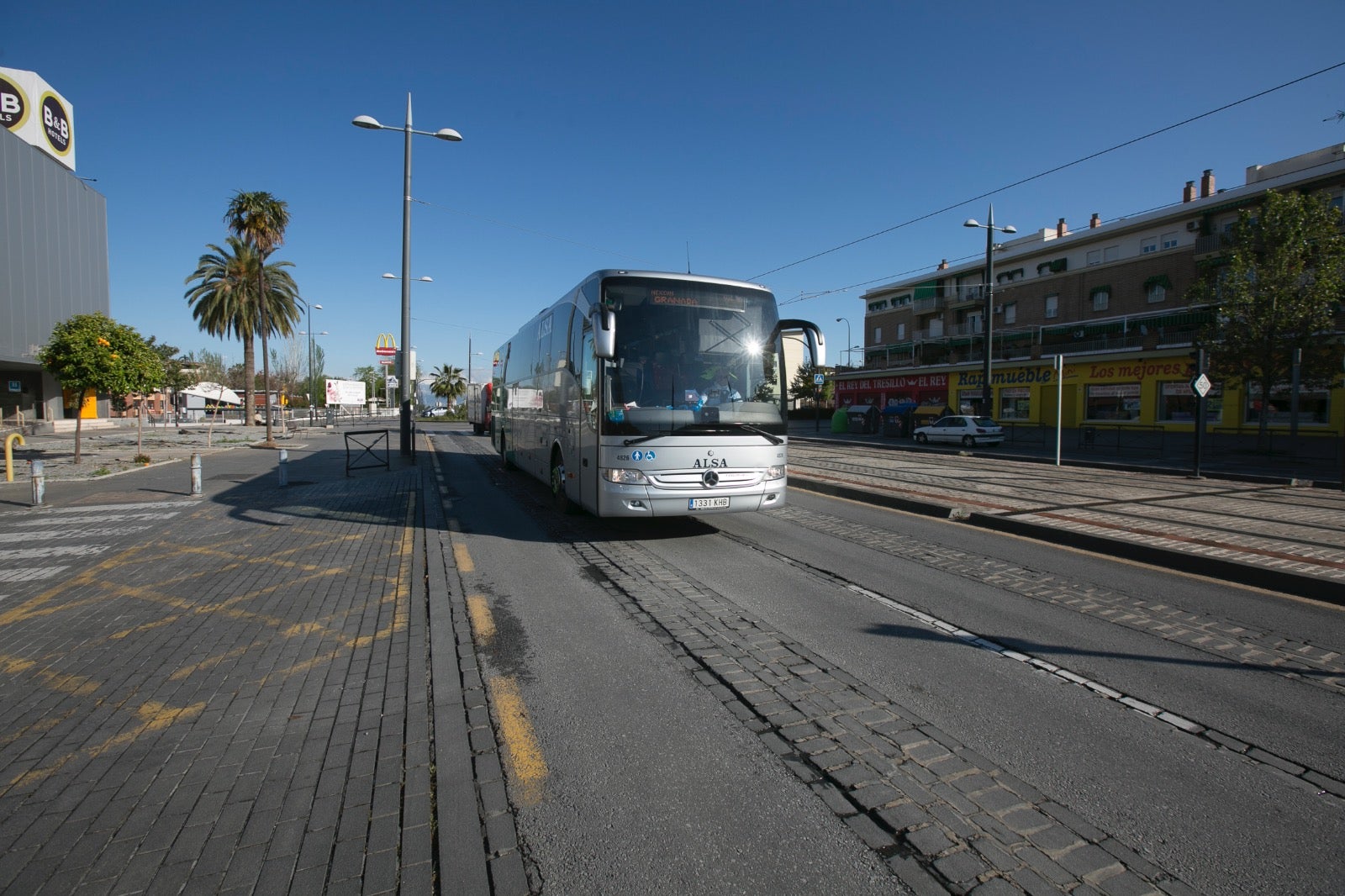 Este miércoles de cuarentena los granadinos tratan de hacer vida normal en una ciudad desértica