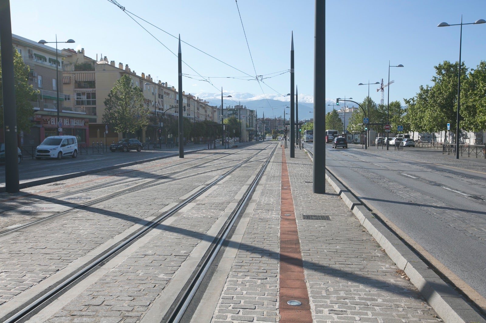 Este miércoles de cuarentena los granadinos tratan de hacer vida normal en una ciudad desértica