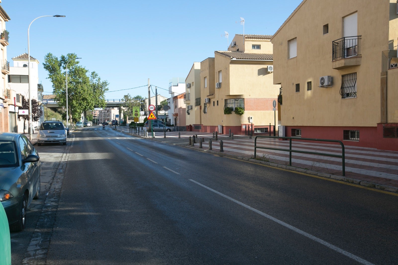 Este miércoles de cuarentena los granadinos tratan de hacer vida normal en una ciudad desértica