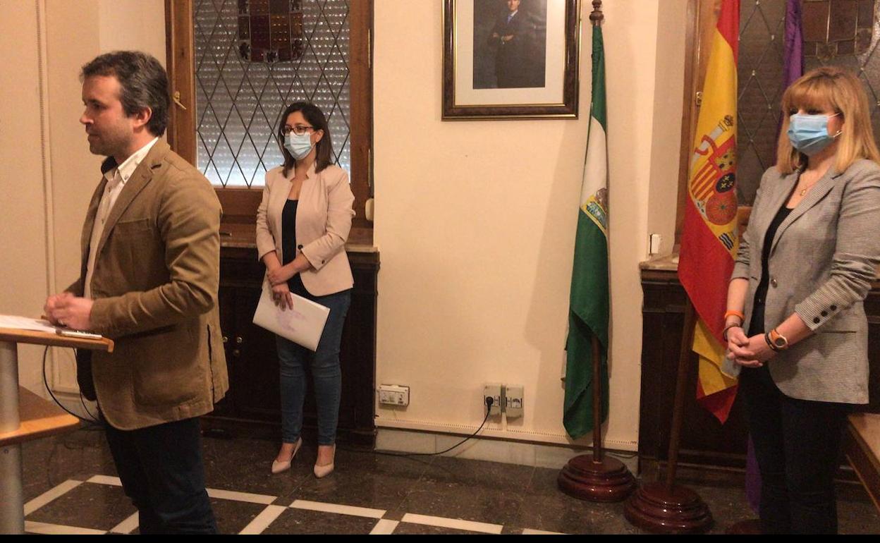 Julio Millán, África Colomo y María Cantos, en la rueda de prensa telemática de ayer. 