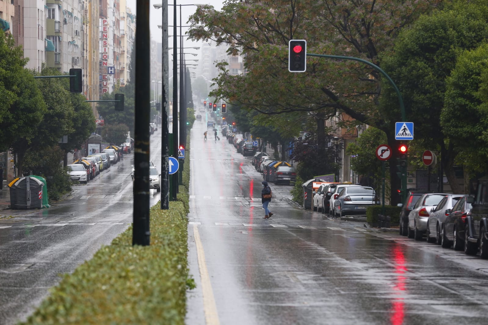 El último sábado sin niños en las calles deja imágenes aún más desiertas de lo habitual por la presencia de lluvia