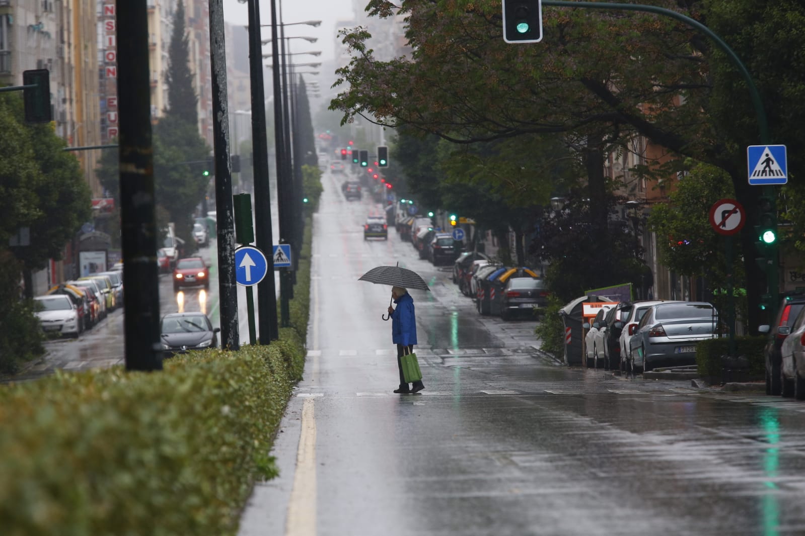 El último sábado sin niños en las calles deja imágenes aún más desiertas de lo habitual por la presencia de lluvia