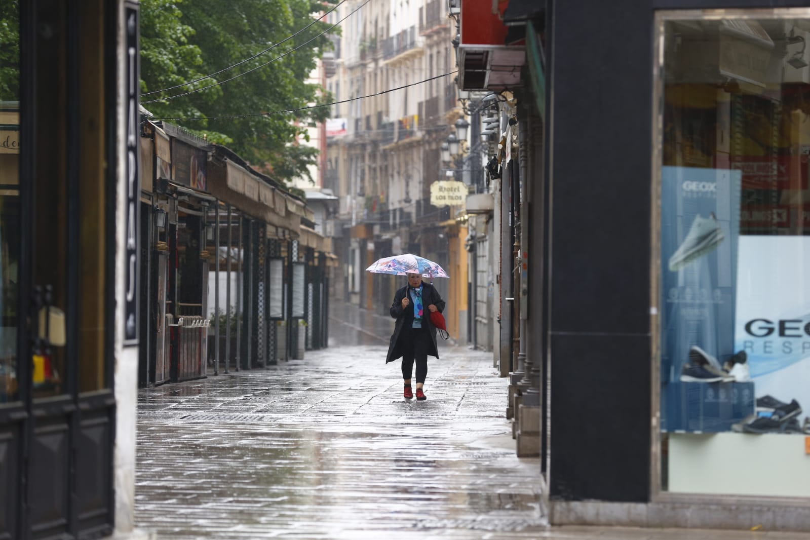 El último sábado sin niños en las calles deja imágenes aún más desiertas de lo habitual por la presencia de lluvia