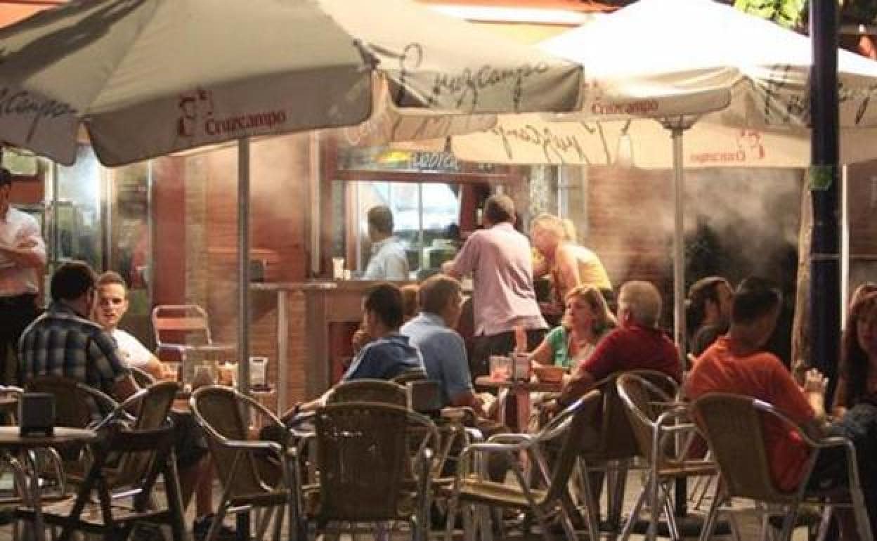 Reapertura de bares | La Junta de Andalucía plantea reabrir bares y restaurantes el 25 de mayo
