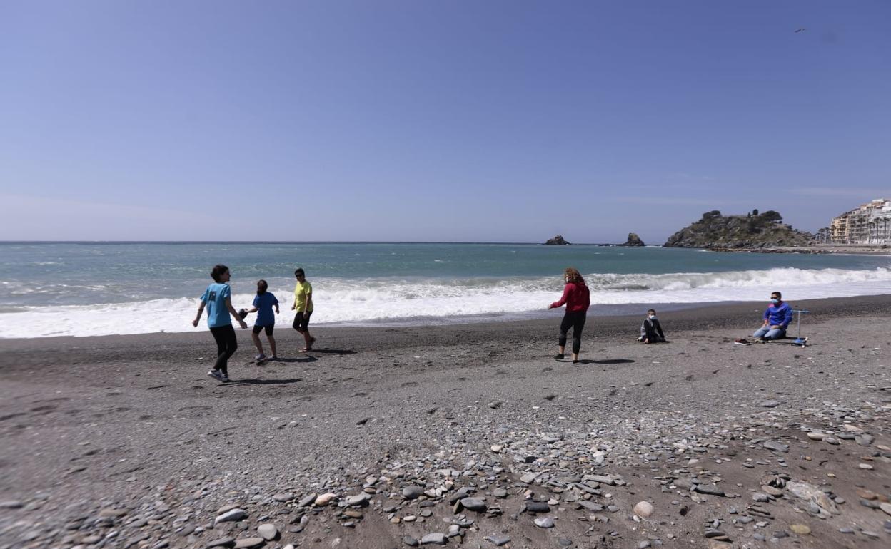 Niños en las playas de Motril. 
