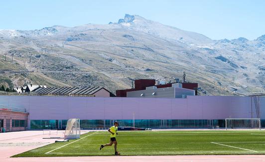 Instalaciones exteriores del CAR de Sierra Nevada. 