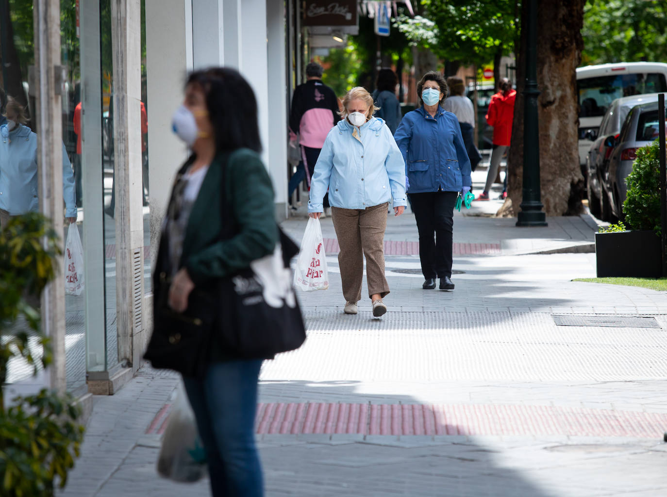 Los establecimientos de Granada comienzan a adaptarse a la 'nueva normalidad' 