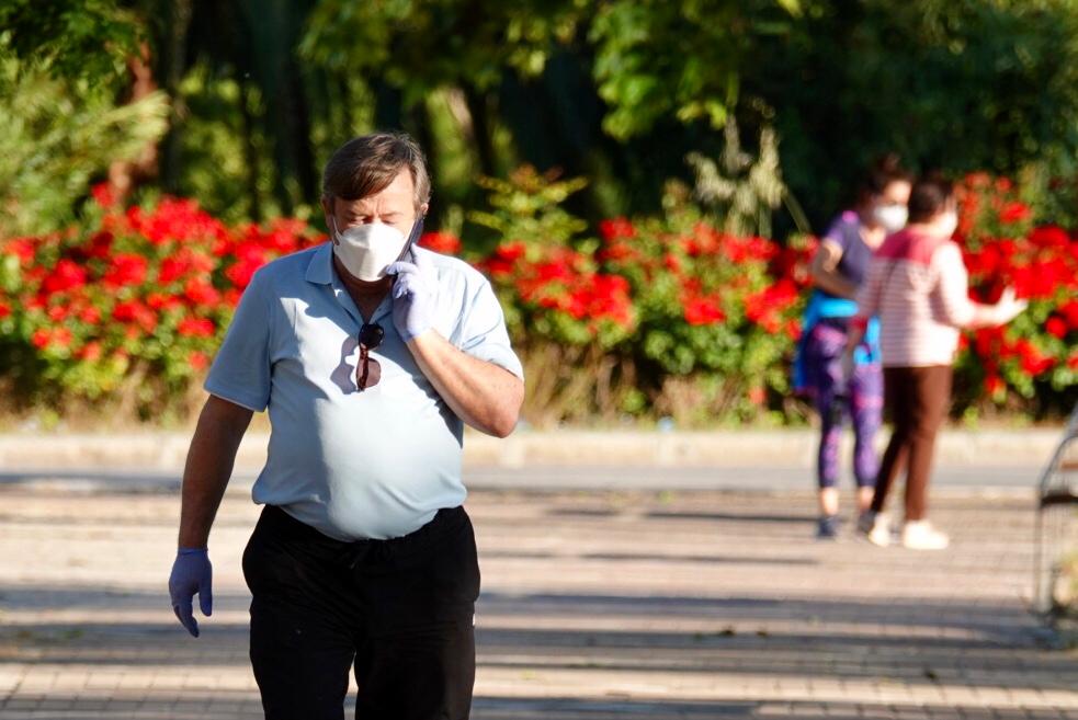 En el horario estipulado para hacerlo, las personas de más de 70 años han paseado de nuevo por las calles de la ciudad