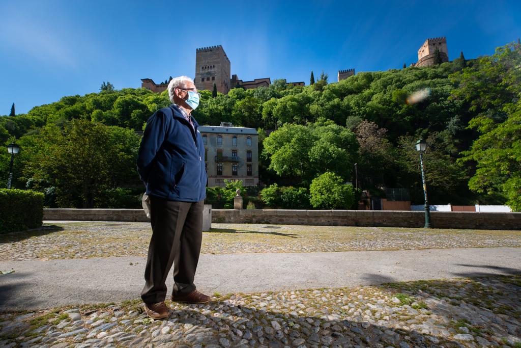 En el horario estipulado para hacerlo, las personas de más de 70 años han paseado de nuevo por las calles de la ciudad