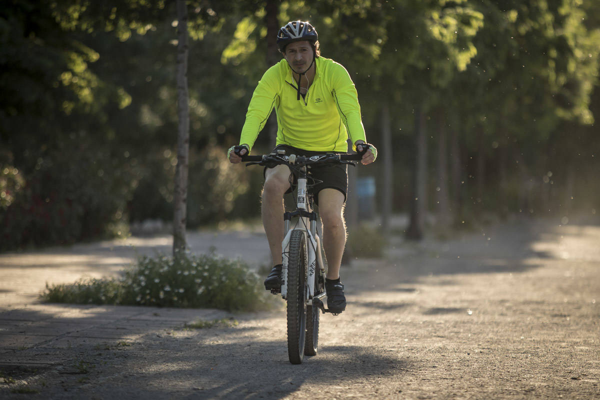 Las calles de la ciudad se han llenado de ciudadanos que han salido a las calles y plazas a partir de las 20.00 horas 