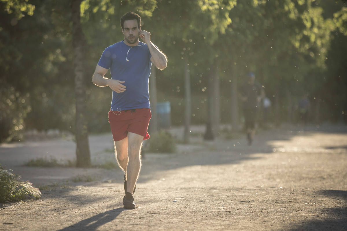 Las calles de la ciudad se han llenado de ciudadanos que han salido a las calles y plazas a partir de las 20.00 horas 