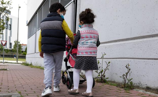 Moreno solicita a Sánchez «flexibilidad» en el horario para los niños debido al calor