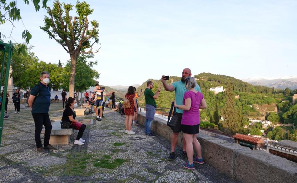 Estado de alarma por el coronavirus | Granada reforará la vigilancia de los miradores para evitar aglomeraciones en la desescalada