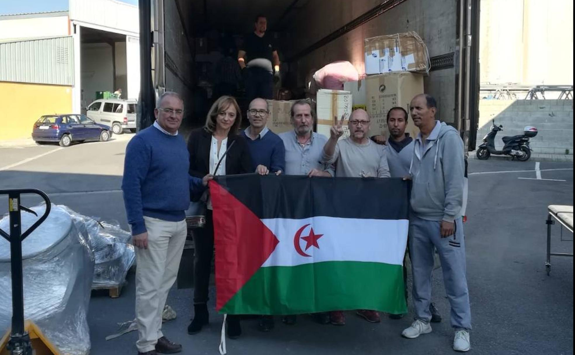 El tráiler con alimentos y material sanitario que mandaron el año pasado y que esperan poder volver a enviar en breve.